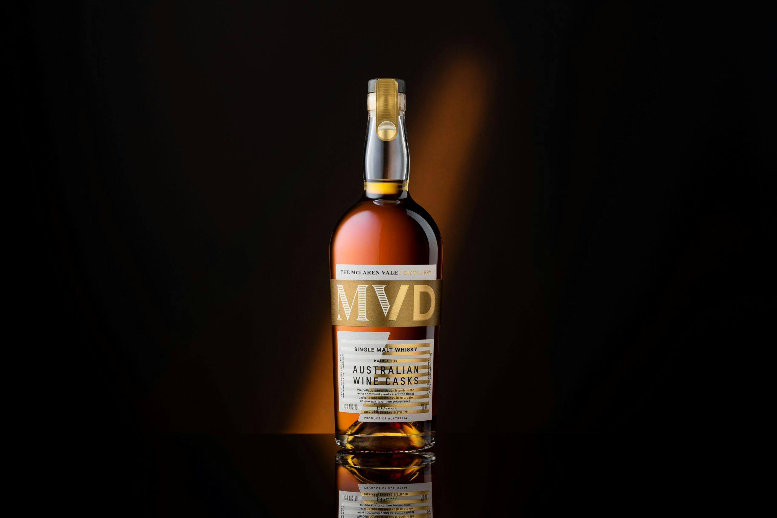 Image of Whisky label uses embellishments for luxury cues